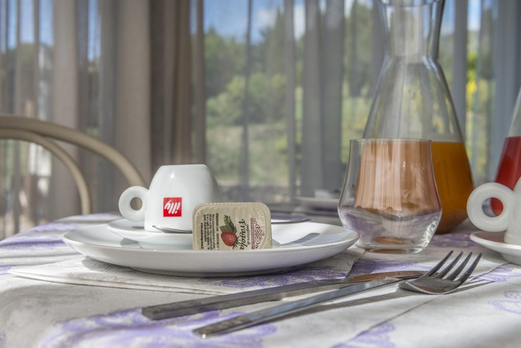 Hotel Il Cavallino Blu Volterra Buitenkant foto