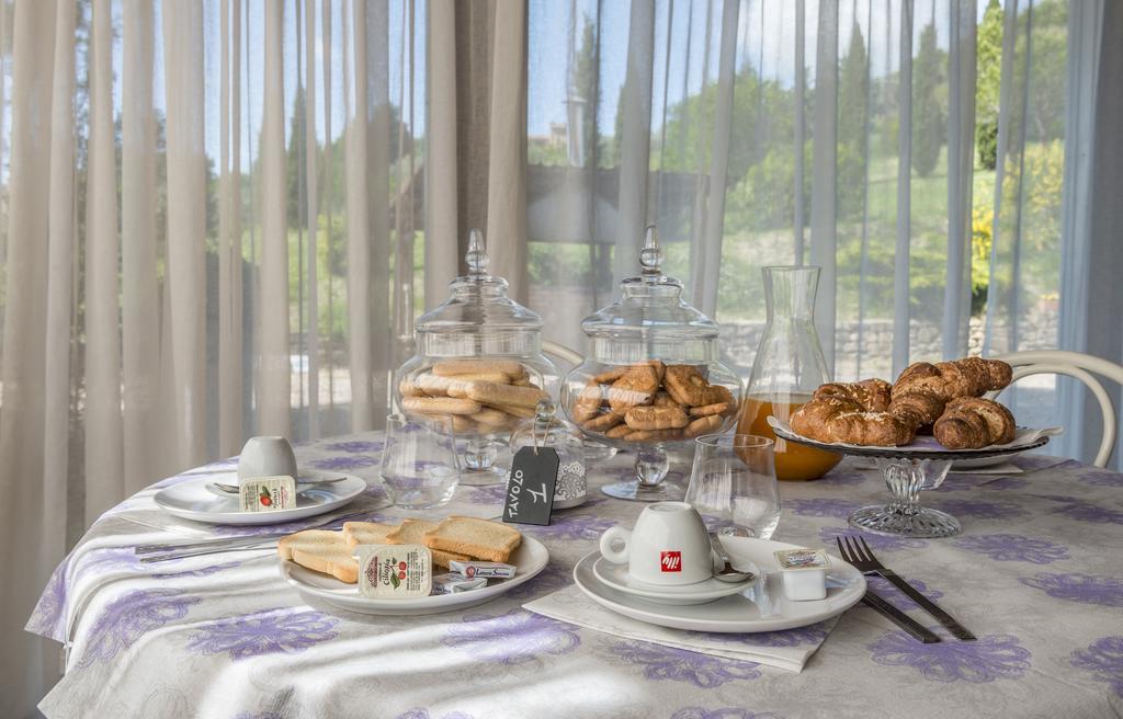Hotel Il Cavallino Blu Volterra Buitenkant foto