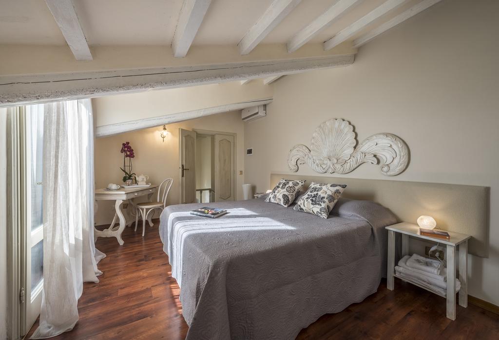 Hotel Il Cavallino Blu Volterra Buitenkant foto